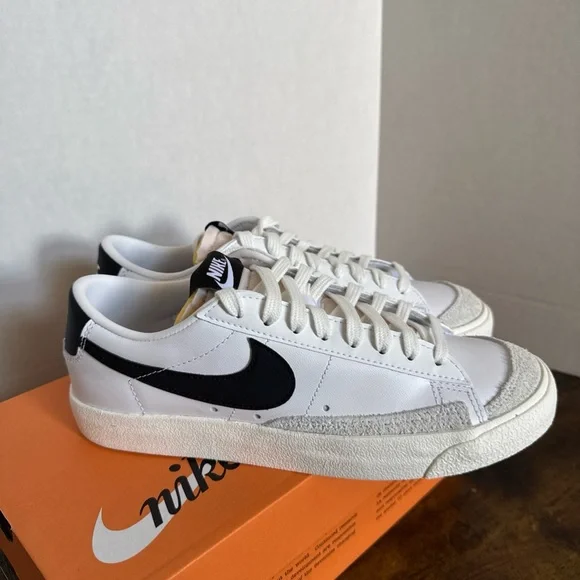 Nike Women’s Blazer Low 77 Size 9/9.5 White Black New Athletic Shoes - Picture 5 of 6